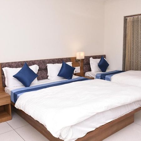 Hotel Golden Palace & Rooms Halol Exterior foto
